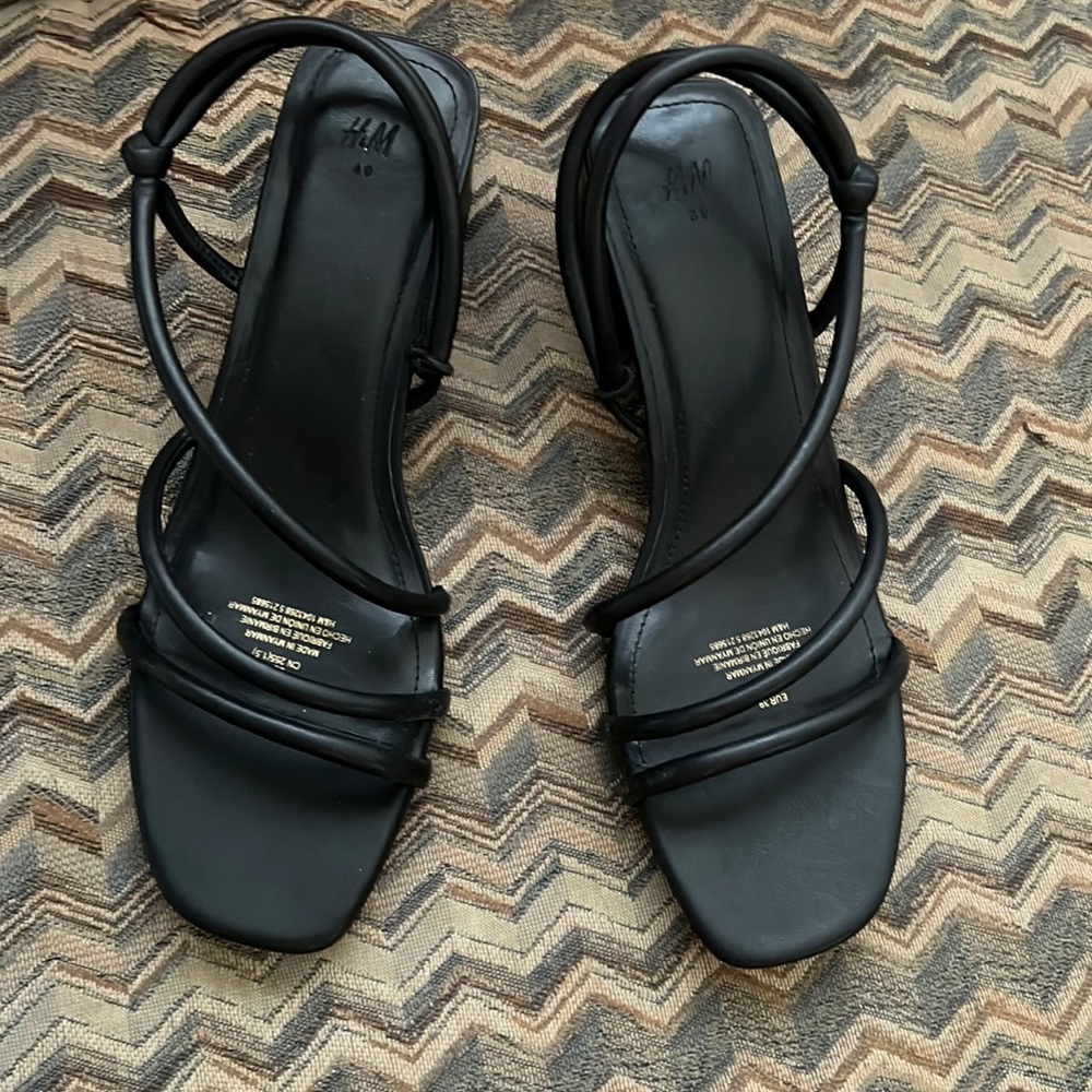 Black strappy H&M sandal